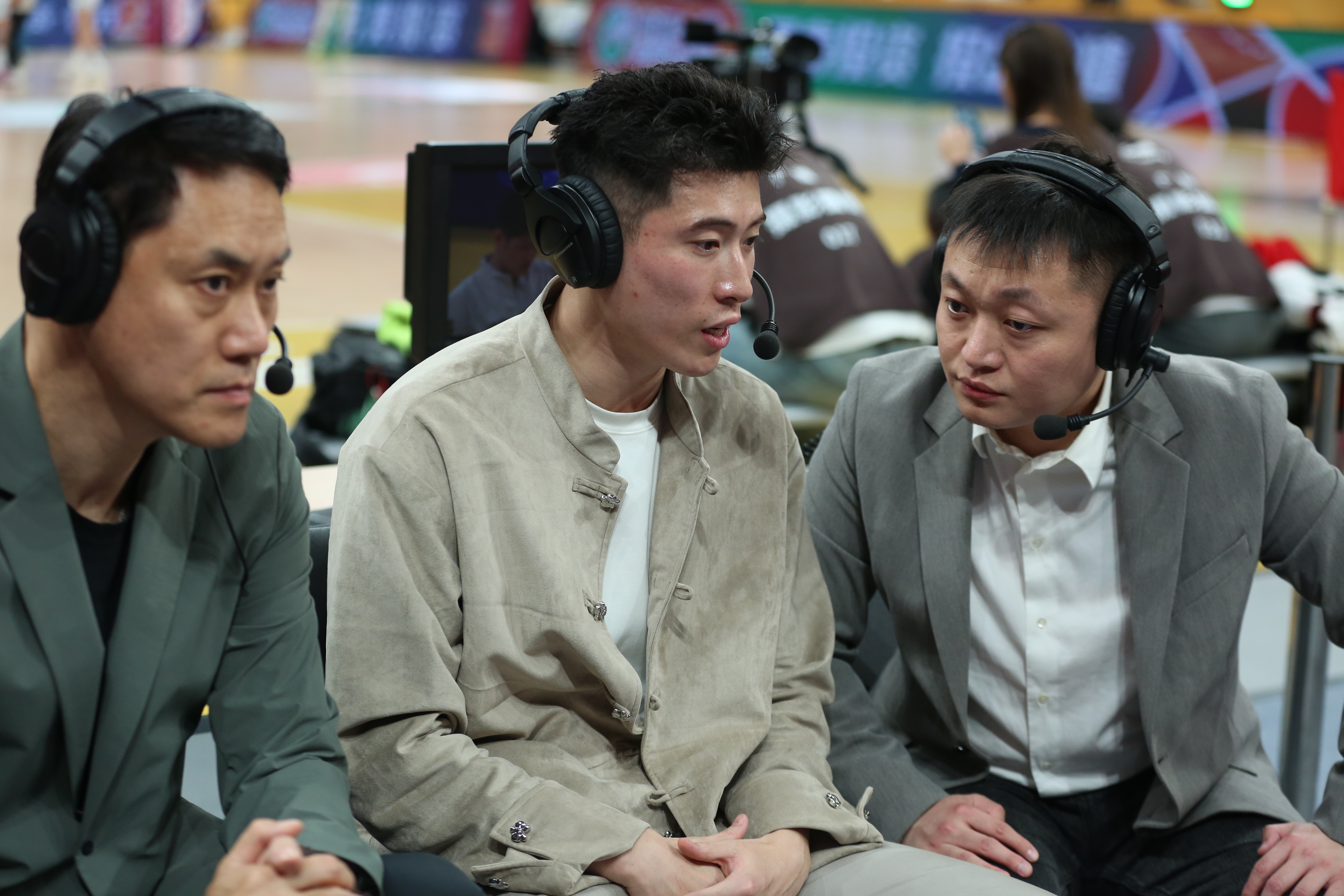 九游体育下载-转会期突围战来临；浙江稠州围绕CBA常规赛再遭质疑；球迷炸锅；轮换策略成焦点的简单介绍-九游体育下载